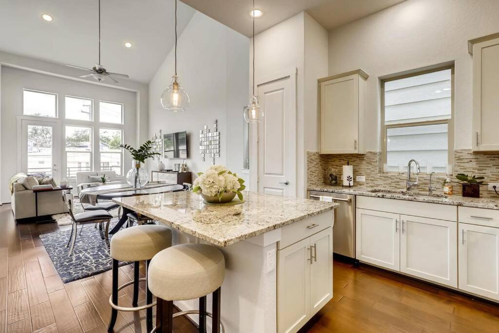 Gorgeous 4 Bed Home On St Mary'S - Minutes To Riverwalk/Pearl San Antonio Kültér fotó