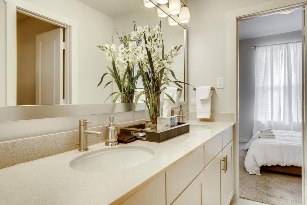 Gorgeous 4 Bed Home On St Mary'S - Minutes To Riverwalk/Pearl San Antonio Kültér fotó