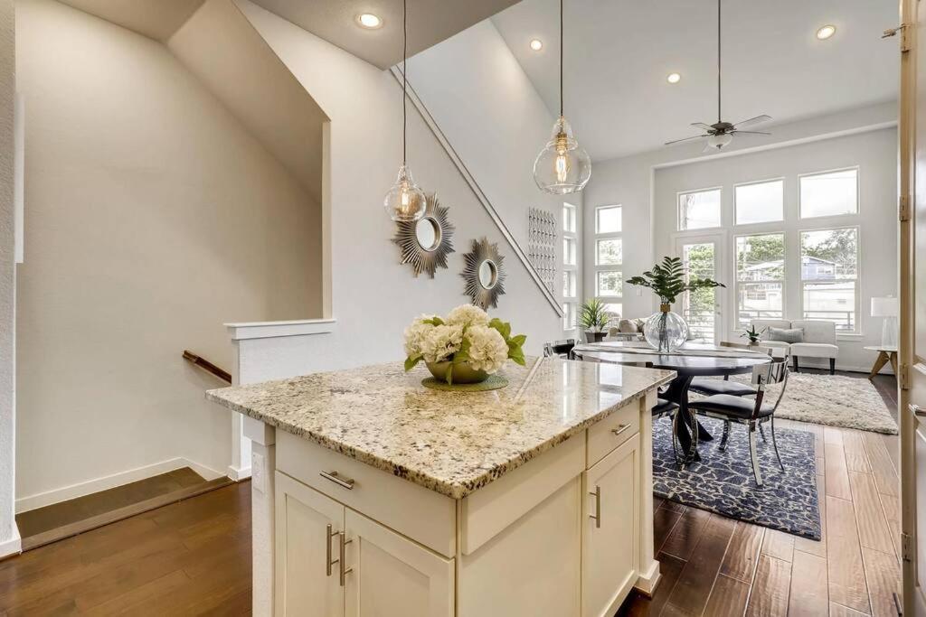 Gorgeous 4 Bed Home On St Mary'S - Minutes To Riverwalk/Pearl San Antonio Kültér fotó