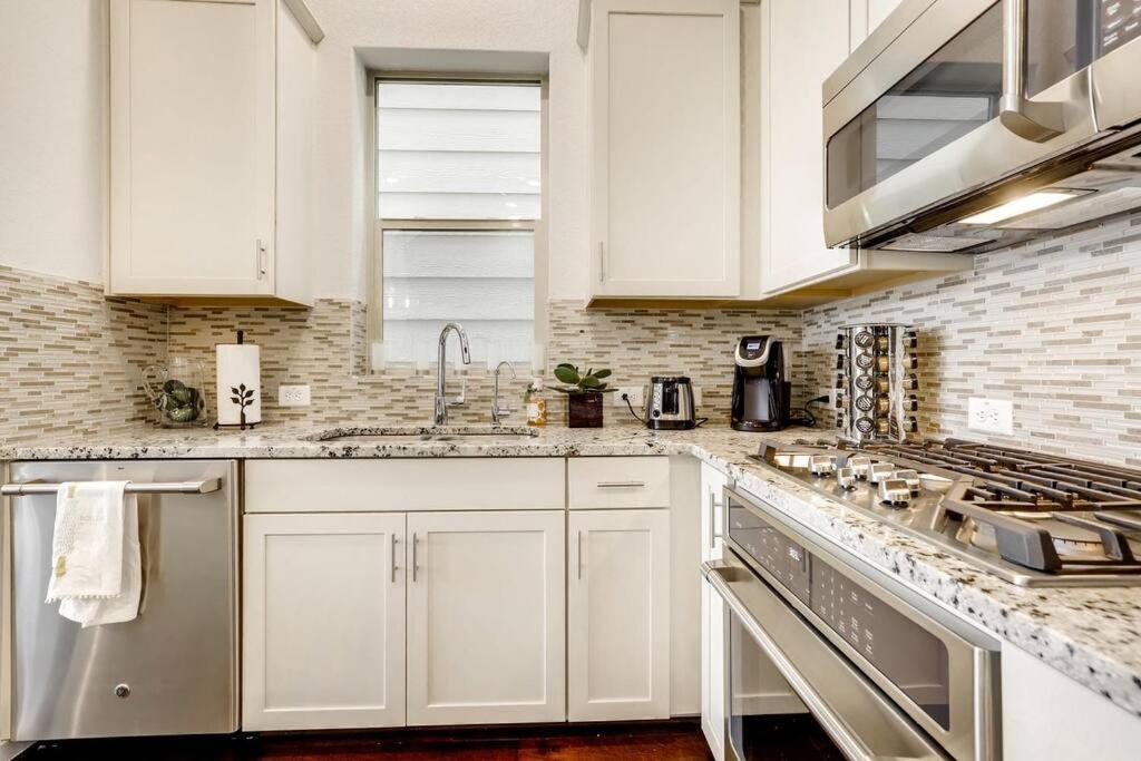 Gorgeous 4 Bed Home On St Mary'S - Minutes To Riverwalk/Pearl San Antonio Kültér fotó